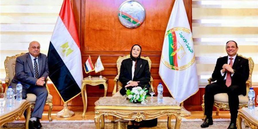 رئيسة
      النيابة
      الإدارية
      تستقبل
      وفدا
      من
      نادي
      قضاة
      مصر
      لبحث
      تعزيز
      التعاون
