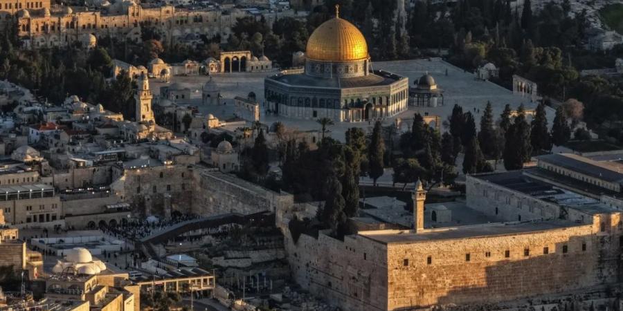 الرئاسة الفلسطينية تدين اقتحام المستعمرين للأقصى وتعتبره انتهاكا صارخا للوضع التاريخي والقانوني القائم
