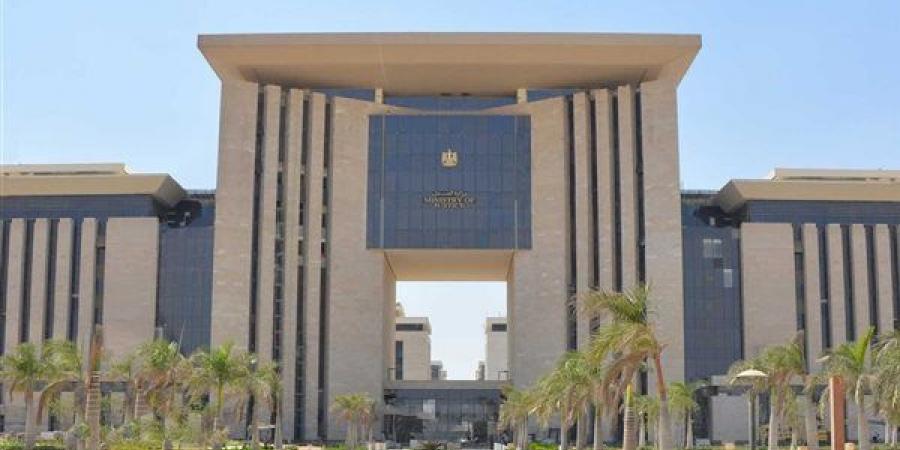 العدل:
      لا
      استعلام
      عن
      الحسابات
      البنكية
      في
      قضايا
      النفقة
      دون
      حكم
      قضائي