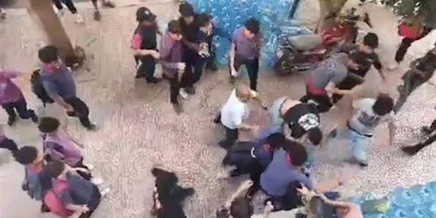طعنه بسبب مشاجرة أطفال، إصابة عامل على يد آخر في البدرشين 