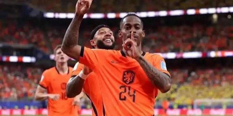 رسميا،
      الهلال
      السعودي
      يعلن
      التعاقد
      مع
      كريسينسو
      سمرفيل
      بعقد
      لمدة
      4
      مواسم