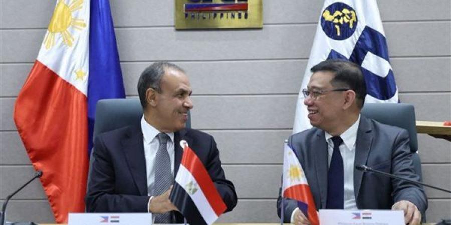 وزير
      الخارجية
      يشارك
      في
      مائدة
      مستديرة
      مع
      كبار
      رجال
      الأعمال
      الفلبينيين