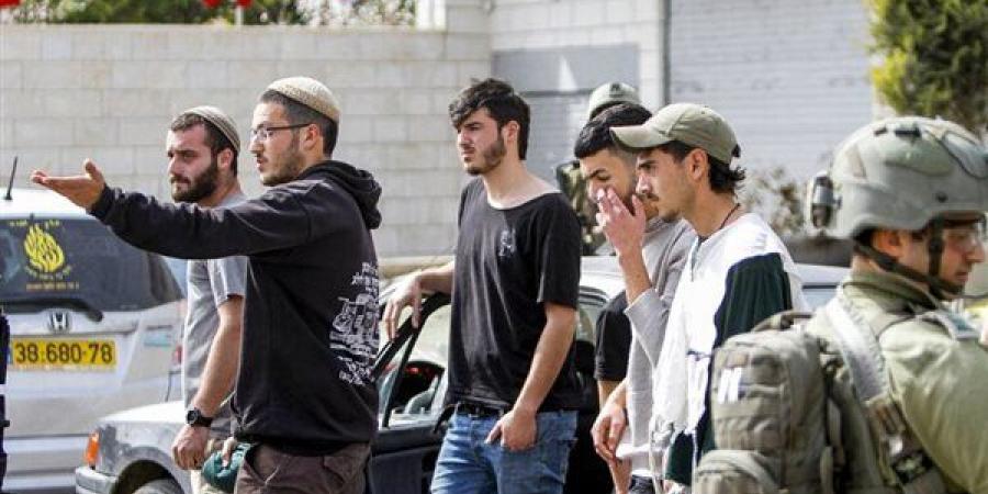 مستوطنون
      يطلقون
      النار
      على
      منازل
      الفلسطينيين
      في
      "خلة
      الحمص"
      بالضفة
      الغربية