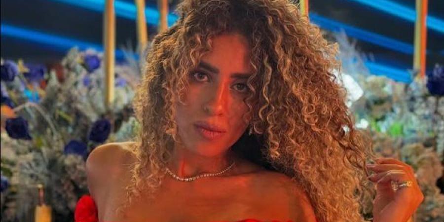 بعد
      نجاح
      "المفضل"،
      شاعرات
      تركن
      بصماتهن
      في
      عالم
      الأغنية
      المصرية