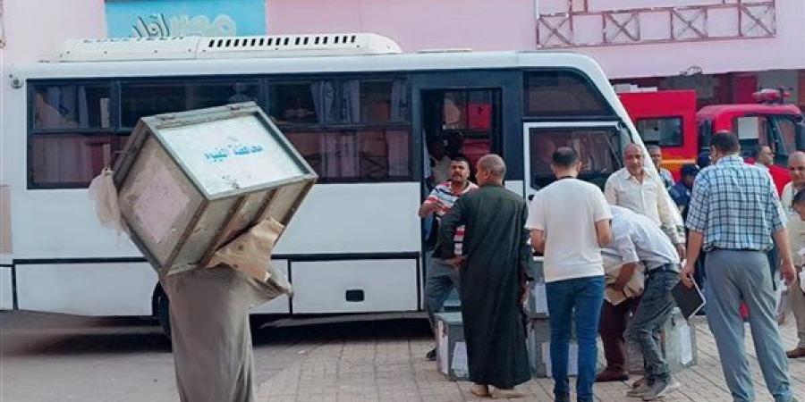 "تعليم
      الفيوم":
      مندوبو
      لجان
      امتحانات
      الشهادة
      الإعدادية
      تسلموا
      أسئلة
      "الإنجليزي"
      بدون
      مخالفات