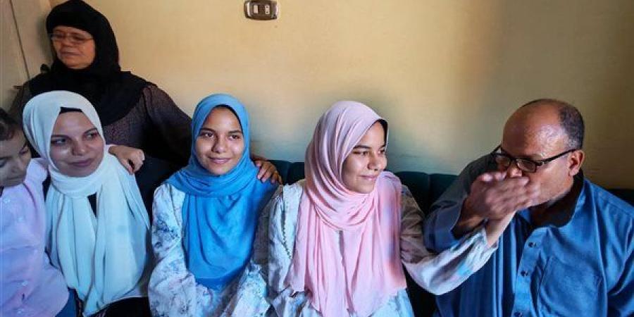 "ڤيتو"
      تحاور
      عائلة
      الأوائل
      في
      الغربية،
      الثامنة
      على
      الثانوية
      الأزهرية
      وتوأمها
      وبنت
      عمها
      الأولى
      على
      الجمهورية
      (فيديو)