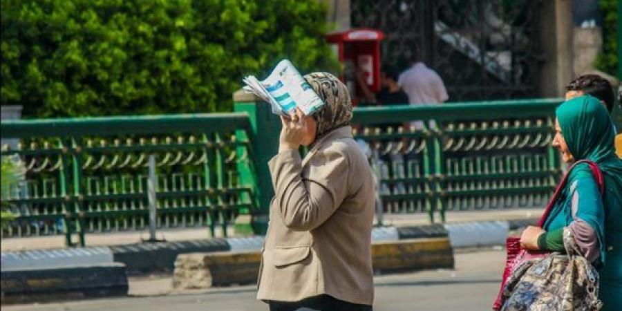 ارتفاع
      درجات
      الحرارة
      يعود
      من
      جديد،
      تحذير
      من
      موجة
      شديدة
      الحرارة
      تضرب
      البلاد
      خلال
      الأيام
      المقبلة