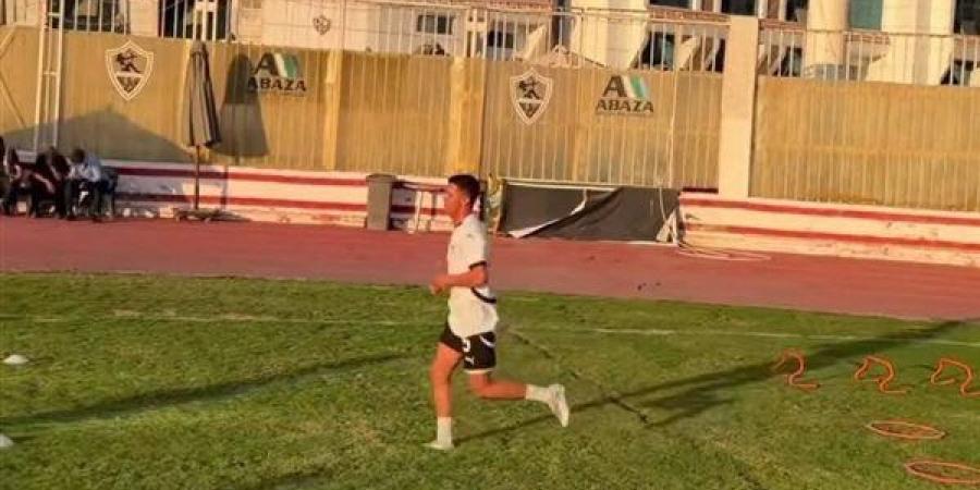 بعد
      تأخر
      بداية
      فترة
      الإعداد،
      محمد
      شحاتة
      يخوض
      تدريبات
      منفردة
      في
      نادي
      الزمالك