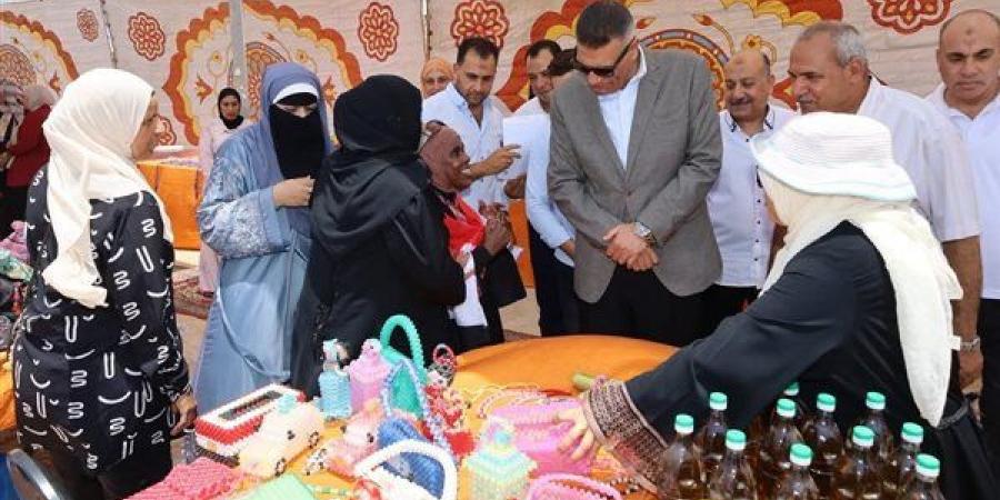 محافظ
      جنوب
      سيناء
      يفتتح
      معرض
      المنتجات
      اليدوية
      والبدوية
      بالطور