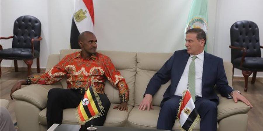 وزير
      الزراعة
      ونظيره
      الأوغندي
      يبحثان
      توسيع
      الشراكة
      في
      الإنتاج
      والثروة
      الحيوانية
      والاستزراع
      السمكي