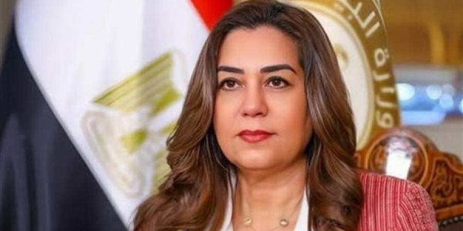 منال
      عوض:
      134
      برنامجا
      لتدريب
      7620
      من
      العاملين
      بالإدارة
      المحلية
      وتطوير
      البنية
      التحتية
      لمركز
      سقارة