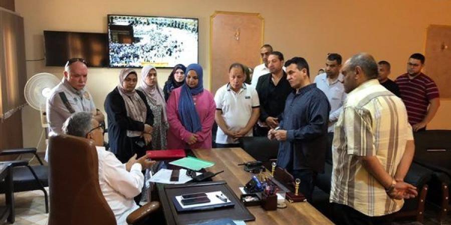 محافظ
      الدقهلية
      يتفقد
      أعمال
      لجنة
      مراجعة
      تراخيص
      البناء
      بطلخا
      ويحيل
      المخالفين
      للنيابة
      العامة