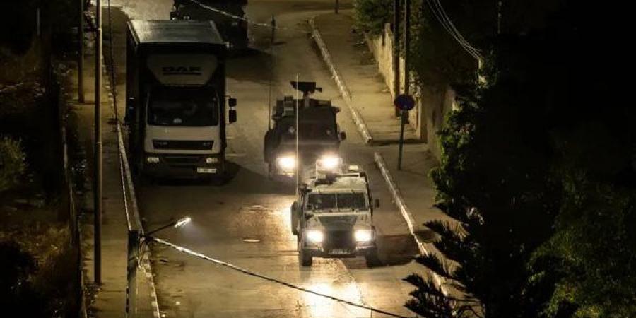 قوات
      الاحتلال
      تعتقل
      عشرات
      الفلسطينيين
      في
      الضفة
      الغربية