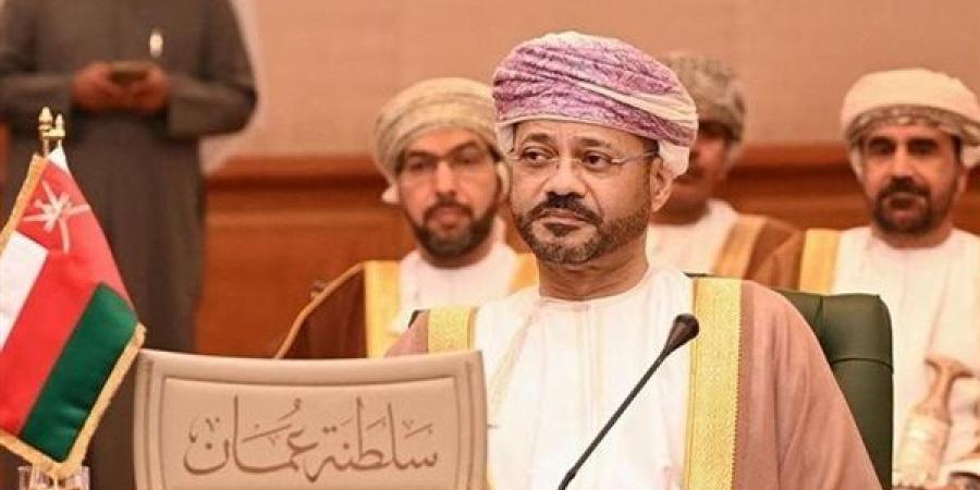 وزير
      الخارجية
      العُماني
      يقود
      تحركًا
      إقليميًا
      لتأمين
      مضيق
      هرمز