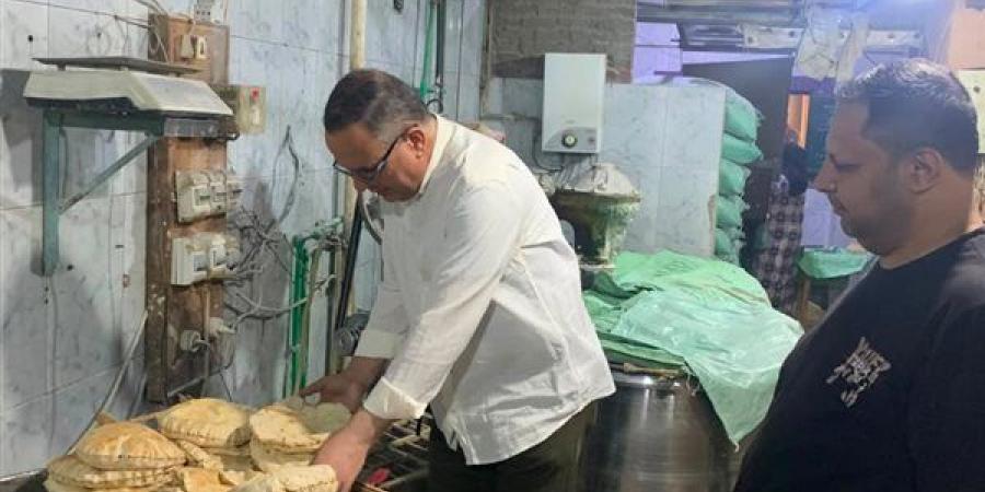 تحرير
      125
      محضرا
      تموينيا
      في
      حملات
      أمنية
      بالدقهلية