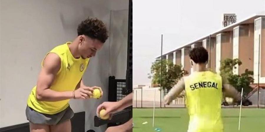 لاعب
      منتخب
      المغرب
      يستفز
      الجماهير
      بقميص
      السنغال