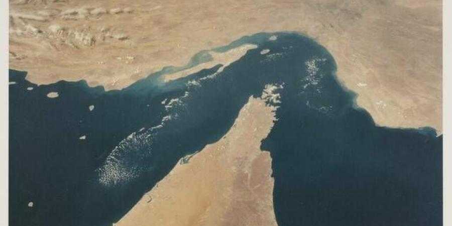 مسؤول
      إيراني:
      عُمان
      قدمت
      مقترحات
      لإدارة
      مضيق
      هرمز
      ولم
      نحسم
      موقفنا
      بعد