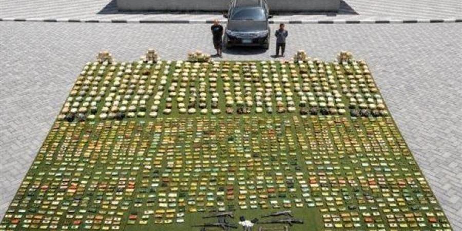 ضربة
      استباقية
      جديدة،
      سقوط
      2
      طن
      سموم
      و95
      قطعة
      سلاح
      في
      قبضة
      الشرطة