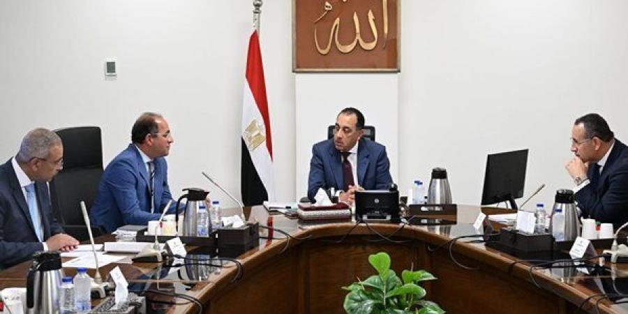 رئيس
      الوزراء
      يبحث
      زيادة
      حوافز
      أعضاء
      هيئة
      التدريس
      بالجامعات
      والمراكز
      البحثية