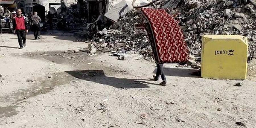 المناطق
      الإنسانية
      تحت
      النار..
      القوات
      المتعددة
      الجنسيات
      في
      غزة
      صقور
      بلا
      حمائم..
      نتنياهو
      يناور
      لتكريس
      سيطرة
      جيش
      الاحتلال
      على
      القطاع..
      واستخدام
      الغطاء
      الدولي
      لخدمة
      الأجندة
      العسكرية
      الإسرائيلية