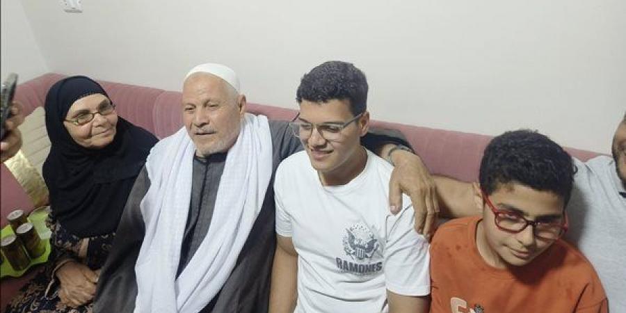 محمد
      أيمن
      السادس
      على
      الجمهورية
      بالثانوية
      العامة:
      كنت
      واثق
      من
      إجاباتي
      وحلمي
      اتحقق
      وهدخل
      كلية
      الطب