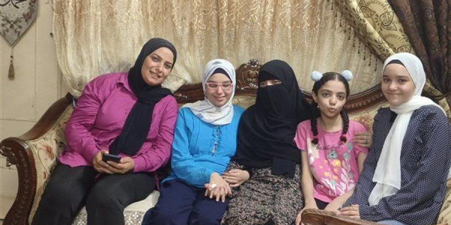 الأولى
      على
      الدقهلية
      مكفوفين،
      لجين
      أحمد
      بنت
      المنصورة
      تحلم
      بمنحة
      الأكاديمية
      البحرية
      (فيديو
      وصور)