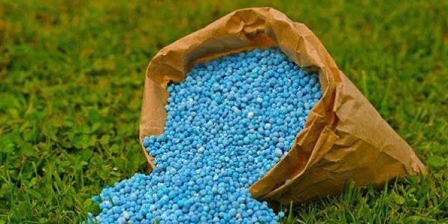 يصل
      إلى
      2725
      جنيها،
      ارتفاع
      أسعار
      الأسمدة
      اليوم
      بالأسواق