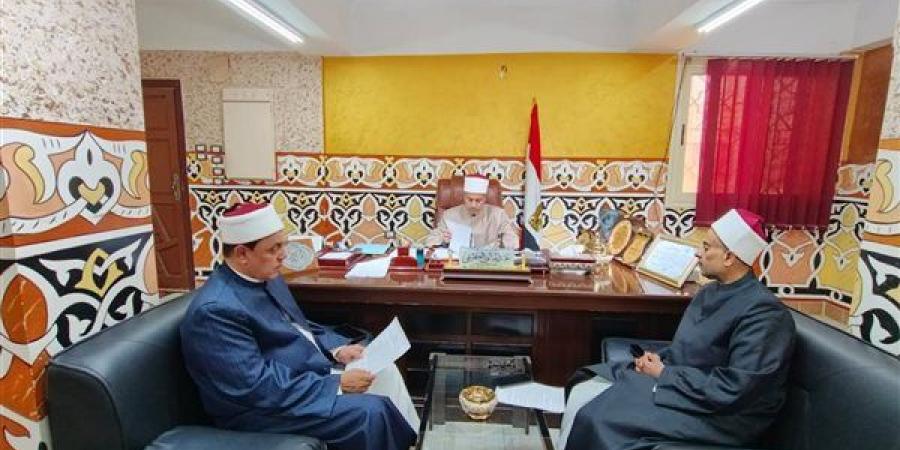 مدير
      أوقاف
      الإسماعيلية
      يتابع
      جهود
      تطوير
      العمل
      الدعوي