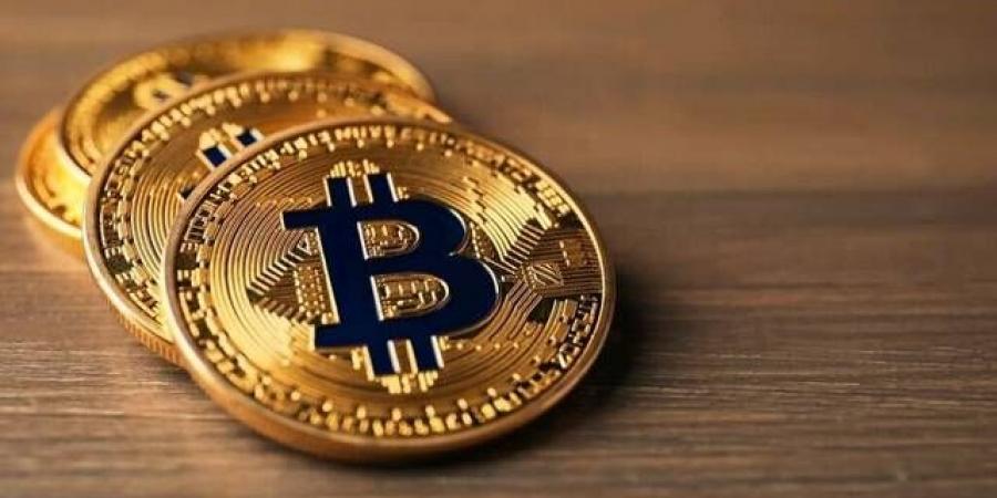 بيتكوين تصعد إلى 64 ألف دولار قبيل قرار الفيدرالي الأمريكي