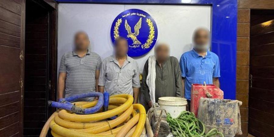 حفرنا
      7
      أمتار
      بحثا
      عن
      الكنز،
      اعترافات
      مثيرة
      لـ4
      متهمين
      بالتنقيب
      عن
      الآثار
      في
      التبين