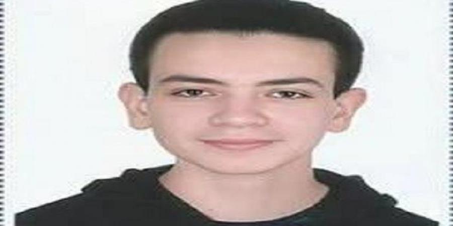 إبراهيم
      الرابع
      على
      الجمهورية
      في
      الثانوية
      العامة..
      قصة
      طالب
      كفر
      الشيخ
      الذي
      ولد
      بعد
      وفاة
      والده
      بـ20
      يوما
      (فيديو)
