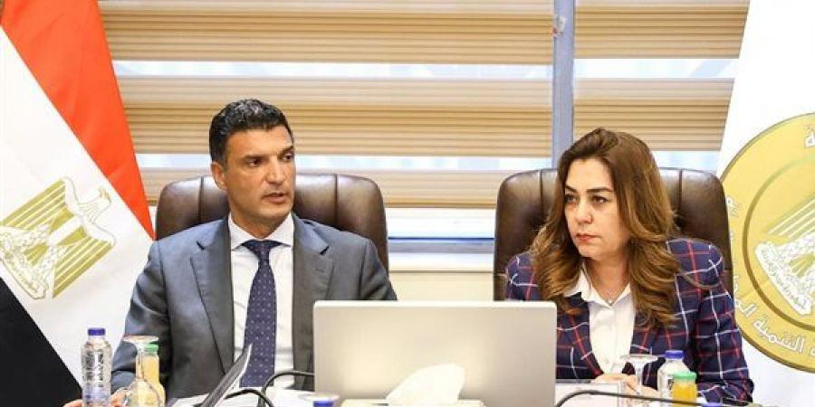 وزير
      الصناعة:
      الدولة
      تولي
      اهتمامًا
      كبيرًا
      بتنمية
      محافظات
      الصعيد