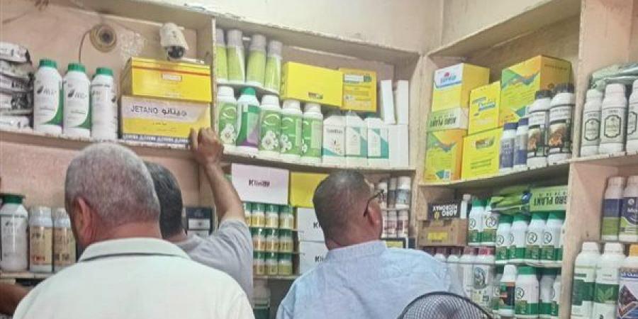التحفظ
      على
      120
      عبوة
      مبيد
      غير
      مصرح
      بتداولها
      قبل
      بيعها
      بالفيوم