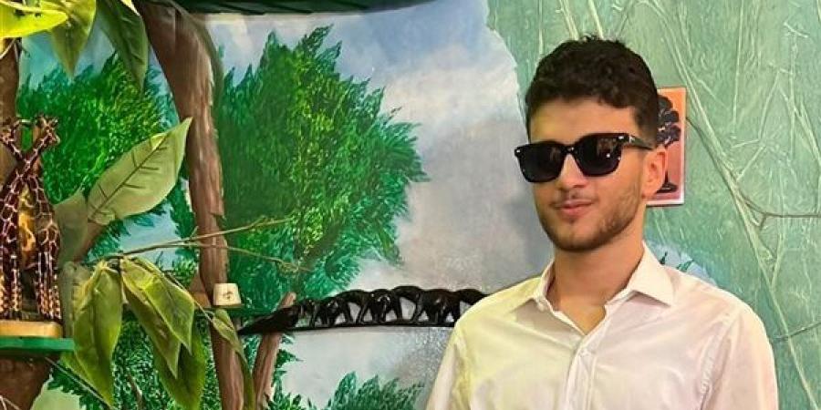بصورة
      جانب
      الكتب،
      مهاب
      محمد
      الثاني
      على
      الجمهورية
      يروي
      قصة
      تفوقه
      في
      الثانوية
      العامة
      (فيديو)