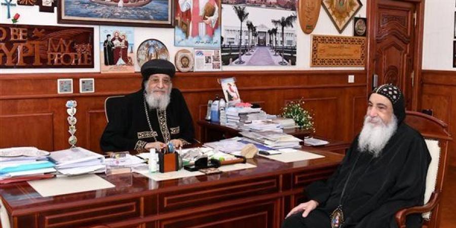 البابا
      تواضروس
      يتلقى
      تقريرا
      عن
      عمل
      لجنة
      الرهبنة
      بالأرثوذكسية