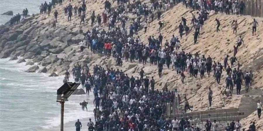 تدفق
      كبير
      للمهاجرين
      إلى
      سبتة
      عبر
      البحر،
      وتحرك
      عاجل
      من
      السلطات
      الإسبانية
      (صور)