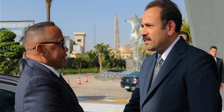 رئيس
      جمهورية
      مدغشقر
      يزور
      جهاز
      مستقبل
      مصر
      ويشيد
      بالمشروعات
      التنموية