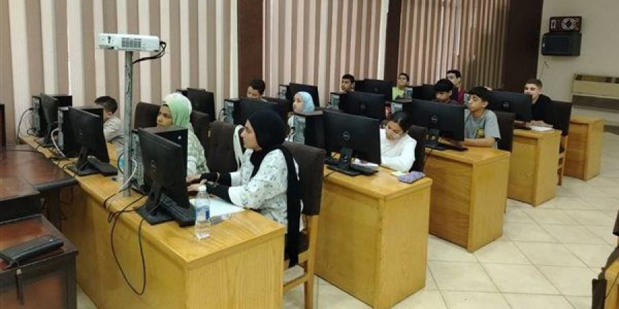 مركز
      تدريب
      الشرقية
      ينفذ
      9
      دورات
      لتنمية
      مهارات
      العاملين
      بالجهاز
      الإداري