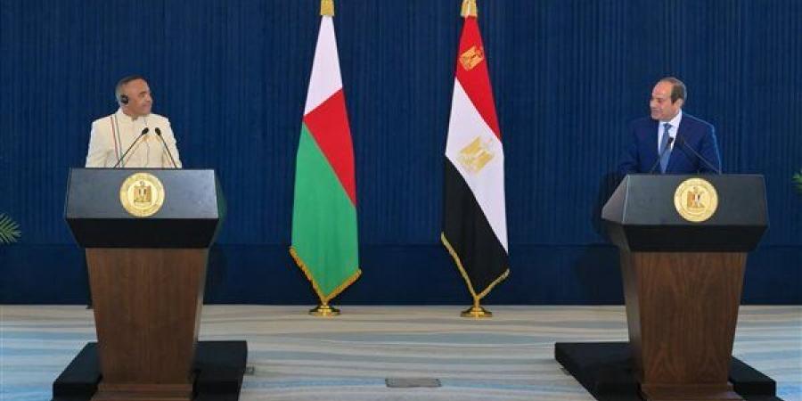 الرئاسة
      في
      أسبوع:
      السيسي
      يؤكد
      تضامن
      مصر
      مع
      تونس
      والجزائر
      وإسبانيا
      في
      مواجهة
      الحرائق
      وتقديم
      الدعم..
      ويدين
      الاعتداءات
      الإيرانية
      على
      الكويت
      والأردن..
      ويستقبل
      رئيسي
      مدغشقر
      والحكومة
      الليبية