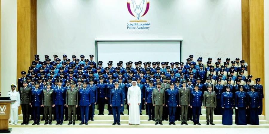 وزير الداخلية: دعم المنظومة الأمنية ونهضة الوطن بالعلم والمعرفة