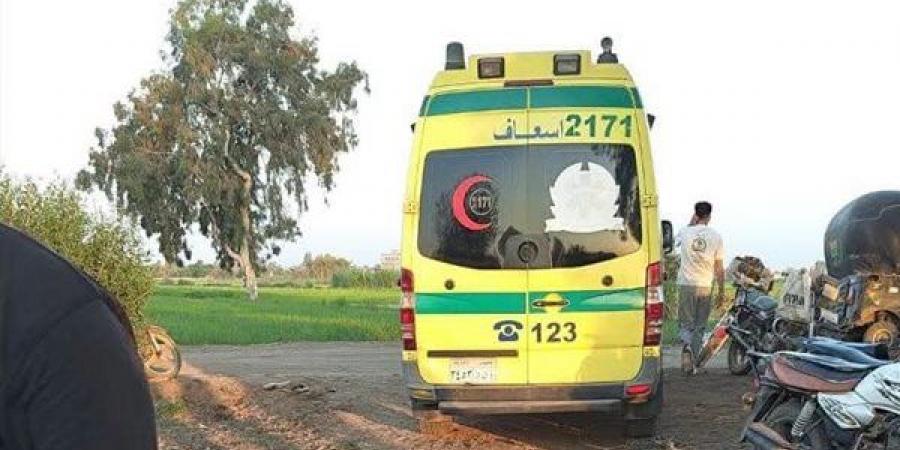 أب
      يعتدي
      على
      زوجته
      وأطفاله
      الأربعة
      بشاكوش
      في
      الدقهلية
