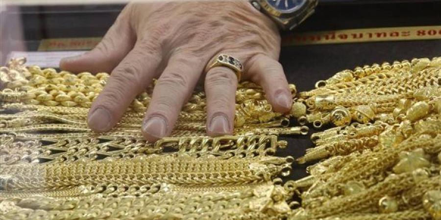 الذهب
      يغير
      اتجاهه..
      تراجع
      في
      سعر
      الجرام
      بعد
      الارتفاع
      الأخير