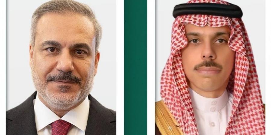 وزير
      الخارجية
      يجري
      اتصالًا
      هاتفيًا
      بوزير
      خارجية
      تركيا
