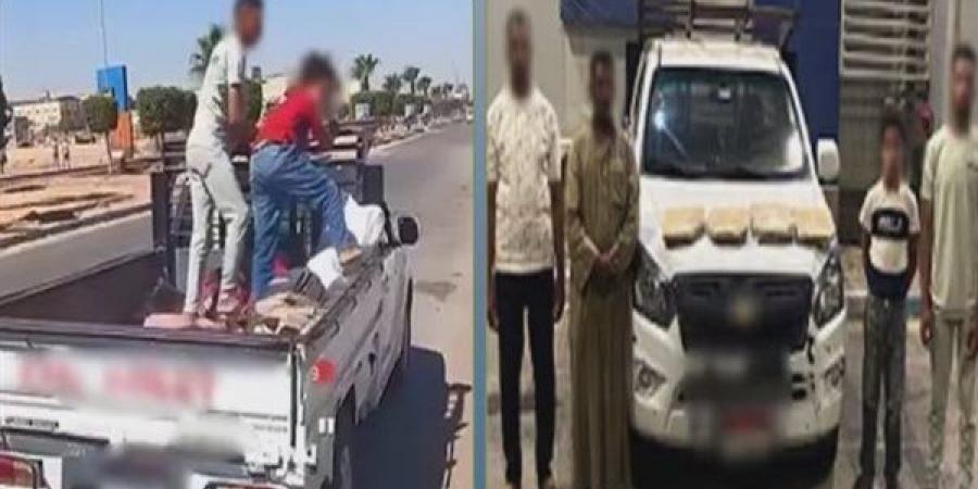 فيديو
      سرقة
      بلاط
      رصيف
      يثير
      الجدل
      في
      الشرقية
      وتحرك
      أمني
      سريع
      يكشف
      مفاجأة