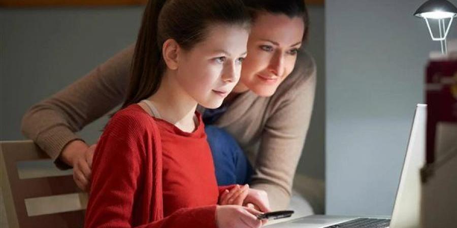 للأمهات،
      نصائح
      تساعدك
      في
      تنمية
      مهارات
      وهوايات
      ابنتك
      المراهقة
      في
      الإجازة