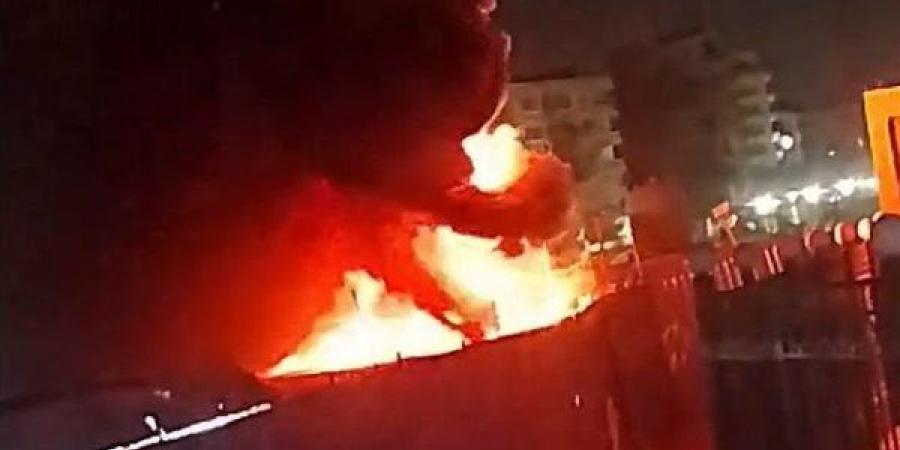 السيطرة
      على
      حريق
      منزل
      من
      3
      طوابق
      في
      شربين
      دون
      وقوع
      إصابات