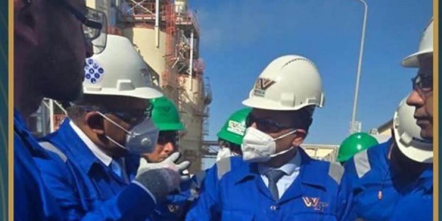رئيس
      القابضة
      للبتروكيماويات
      يتفقد
      مصنع
      "ووتك"
      لإنتاج
      الواح
      MDF
      الخشبية