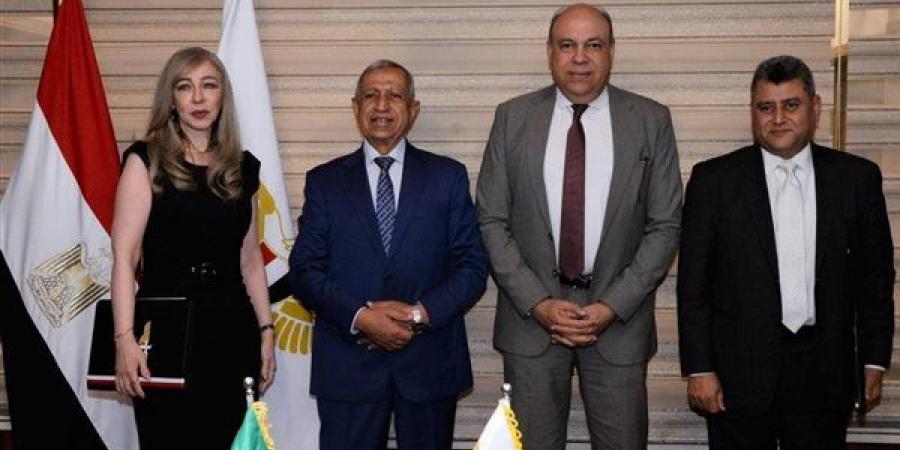 وزير
      الطيران:
      الاستثمار
      في
      العنصر
      البشري
      هو
      الضمان
      الحقيقي
      لاستدامة
      التطوير