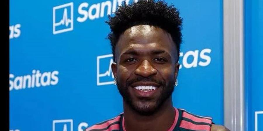 فينيسيوس
      يخضع
      للكشف
      الطبي
      في
      ريال
      مدريد
      قبل
      انتظامه
      بالمران