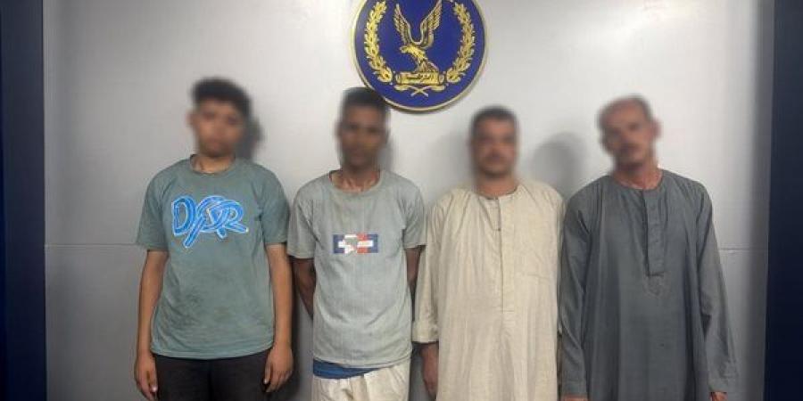 من
      أجل
      الجلود
      فقط..
      قصة
      ذبح
      9
      حمير
      بجوار
      مصرف
      مائي
      في
      سوهاج
